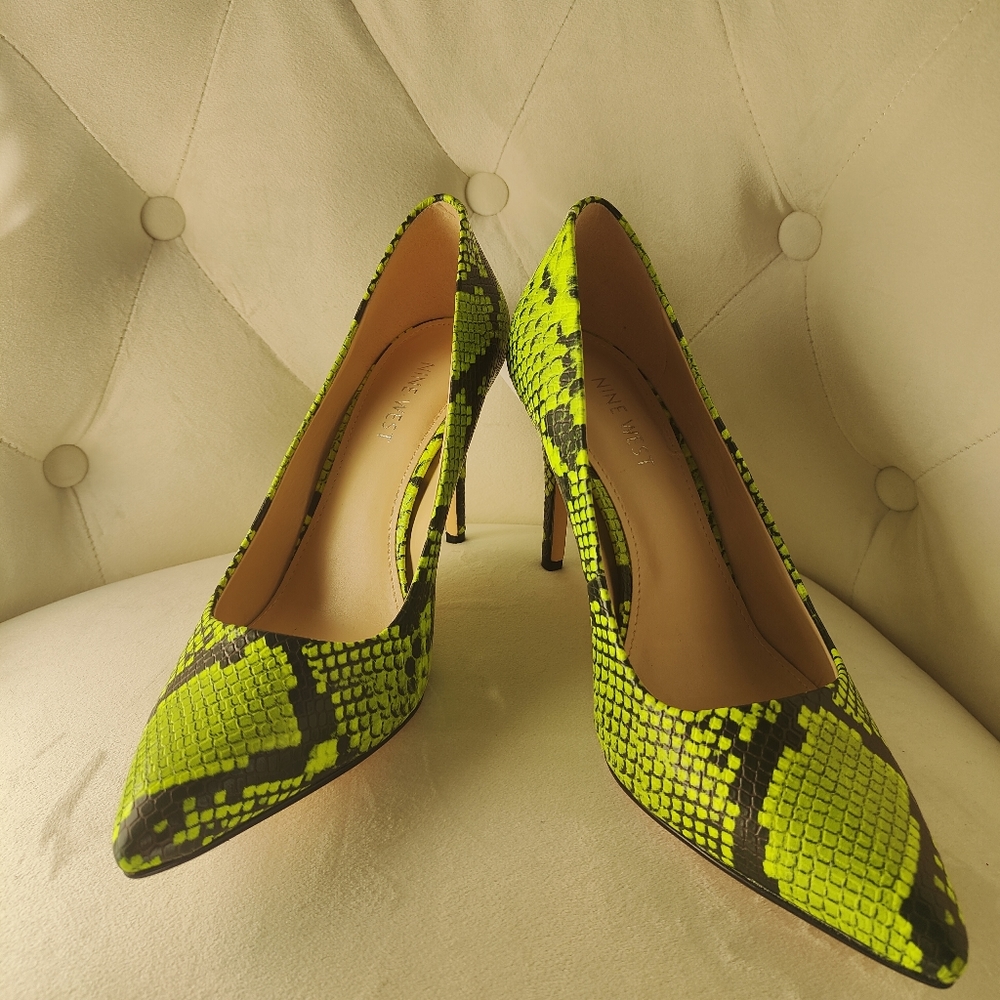 Nine West Women's Tatiana Dress Pump size 9M Green Snake Skin